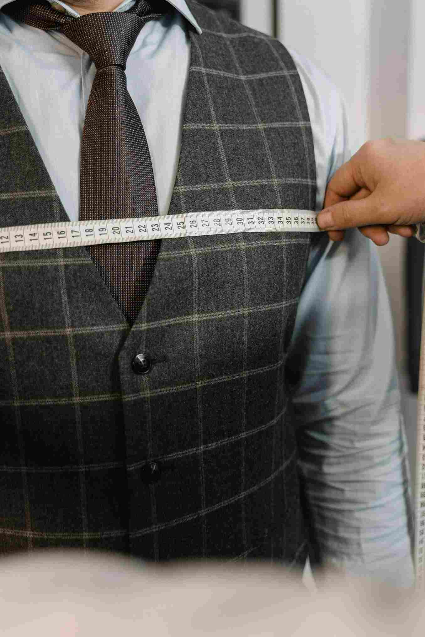 tailor taking measurements